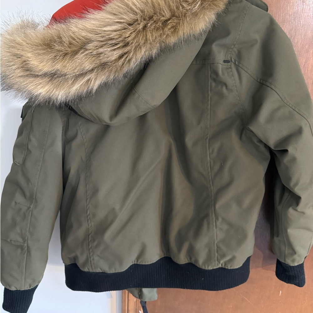 L.L. Bean women’s insulated parka Jacket with Faux Fur Hood - Picture 4 of 4
